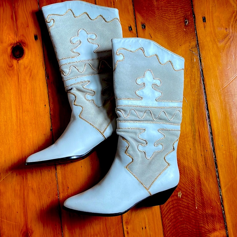 PAZZO size 10 FIT MORE LIKE a 9 - cream/white with gold accent cowgirl boots